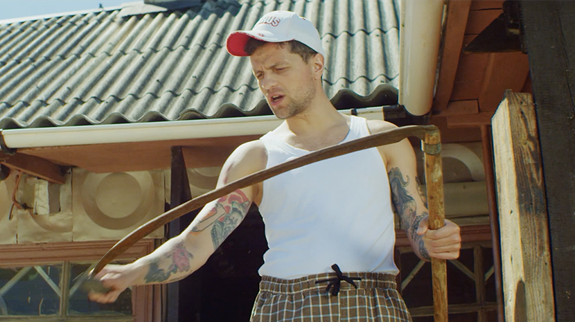 Парень с блока