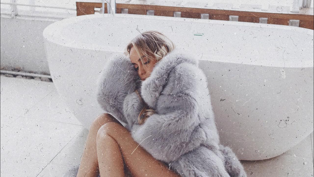 Пряталась В Ванной