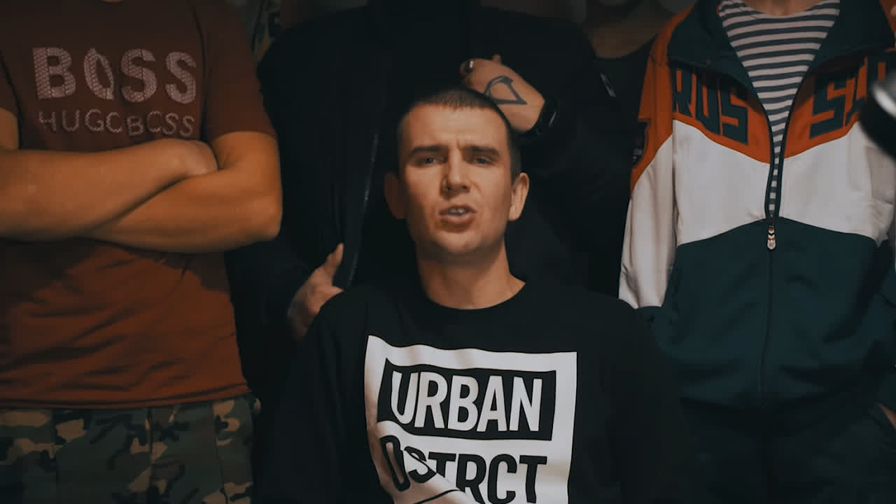 Мент на меня газует